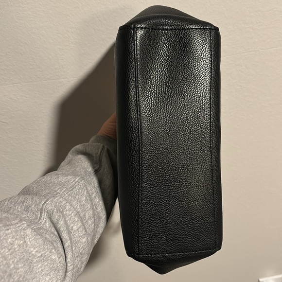 Coach Pebbled Tote With Gold Link Chain - Picture 3 of 6